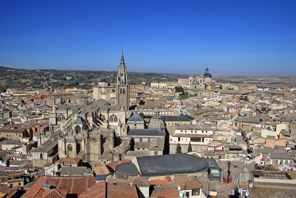 Toledo, Španělsko - 24. srpna 2012: Letecký pohled z Toleda. Katedrála v Toledu — Stock fotografie