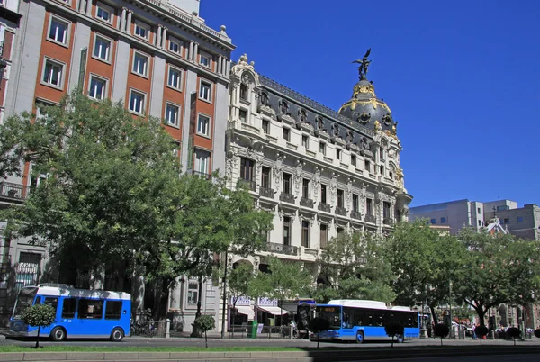 Madrid, Spanyolország - augusztus 23, 2012: Kilátás a calle Alcalá, Madrid — Stock Fotó