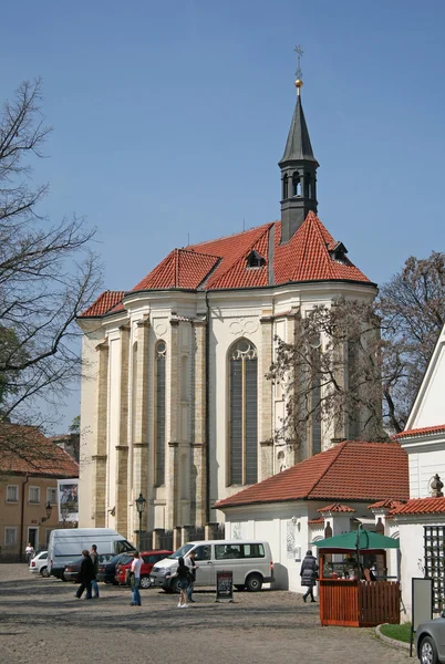 Prague, Tsjechië - 24 April 2010: Praag Strahov klooster, kerk van St. Rochus in Praag, Tsjechië — Stockfoto