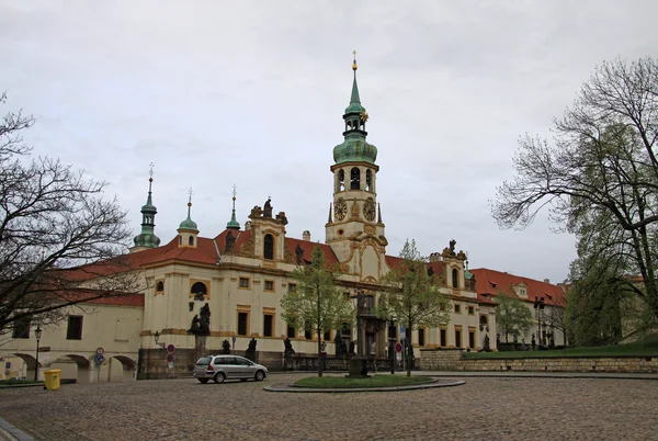 Prága, Cseh Köztársaság-április 29, 2013: a prágai Loreto templom születése Prágában — Stock Fotó