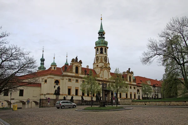 Praha, Česká republika-29. duben 2013: Zrození Kristova kostela Loreta v Praze — Stock fotografie