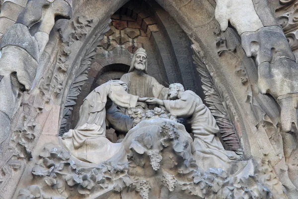 BARCELONA, CATALONIA, SPAIN - DECEMBER 12, 2011: Nativity facade of Sagrada Familia Temple, Barcelona,Catalonia, Spain — Stock Photo, Image