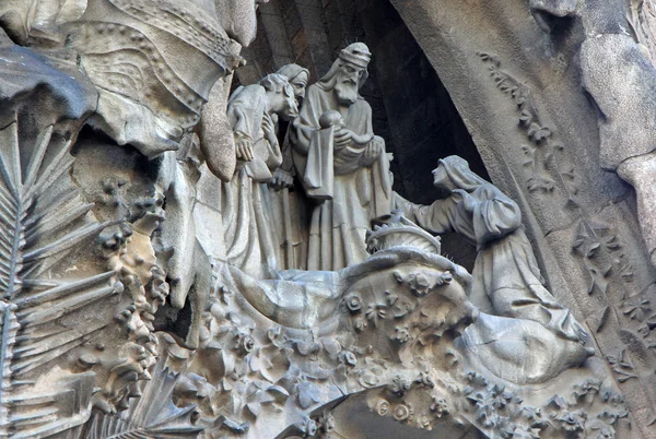 BARCELONA, CATALONIA, SPAIN - DECEMBER 12, 2011: Nativity facade of Sagrada Familia Temple, Barcelona,Catalonia, Spain — Stock Photo, Image