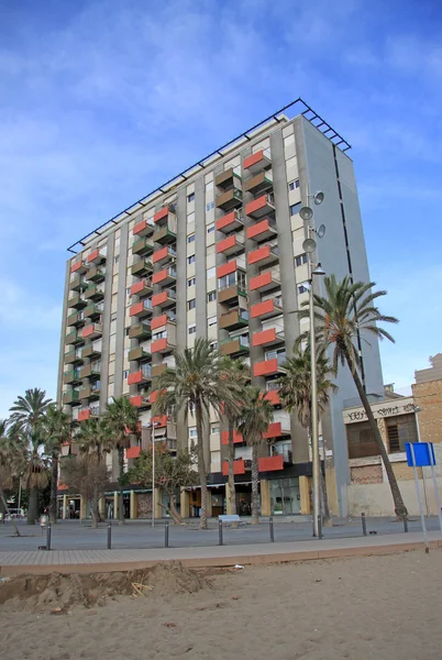 BARCELONE, CATALONIE, ESPAGNE - 13 DÉCEMBRE 2011 : Immeuble résidentiel à Barceloneta, Barcelone, Espagne — Photo