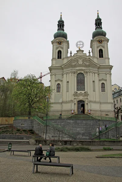 KARLOVY VARY, CZECH REPUBLIC - APRIL 27, 2013: Church of St. Mary Magdalene in Karlovy Vary or Carlsbad that is a spa town situated in western Bohemia, Czech Republic — Stock fotografie