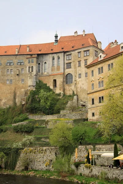 CESKY KRUMLOV, CZECH REPUBLIC - MAY 01, 2013: View to historic castle of Cesky Krumlov — Stockfoto