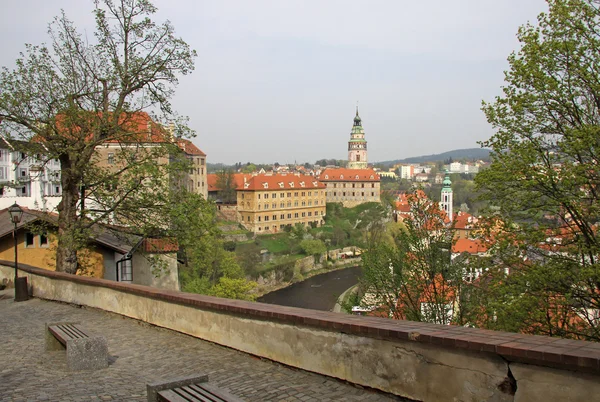 Cesky Krumlov, Republika Czeska - 01 maja 2013: widok zabytkowy zamek w Czeskim Krumlowie i w Czechach — Zdjęcie stockowe