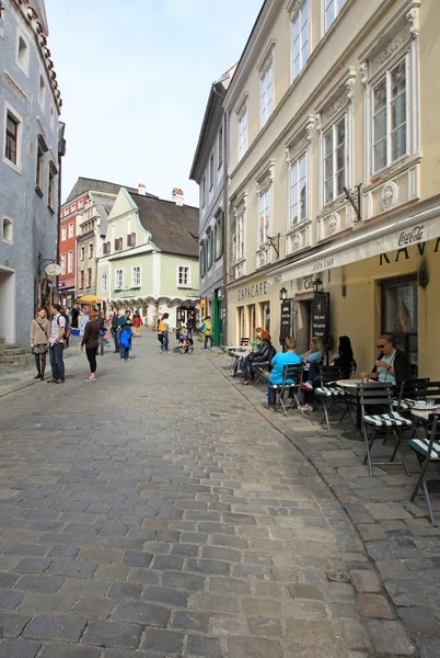 Cesky krumlov, Tschechische Republik - 01. Mai 2013: Straßen der historischen Stadt cesky krumlov — Stockfoto