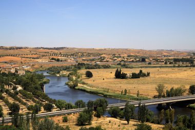 Toledo, İspanya - 24 Ağustos 2012: Görünüm için nehir Tajo Toledo, İspanya