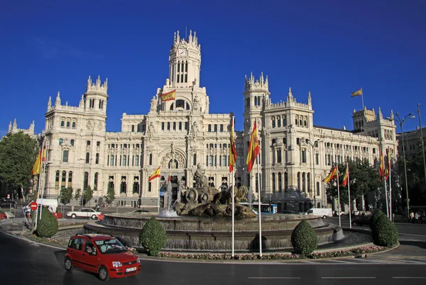 Madrid, spanien - 23. august 2012: telekommunikationspalast - madrid stadthaus auf dem cibeles platz — Stockfoto