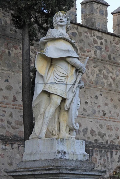 Toledo, spanien - 24. august 2012: statue an der puerta de bisagra nueva (das neue bisagra-tor) von toledo, spanien — Stockfoto