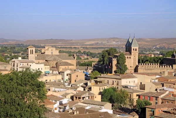 TOLEDO, ESPANHA - 24 de agosto de 2012: Vista aérea de Toledo. A Puerta de Bisagra Nueva (O Novo Portão de Bisagra ) — Fotografia de Stock