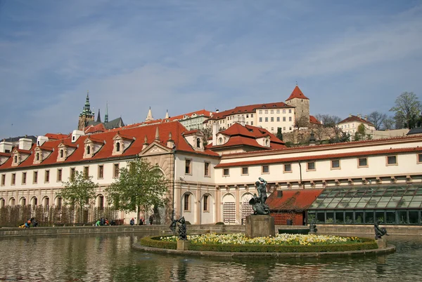 PRAGUE, CZECH REPUBLIC - APRIL 16, 2010: Wallenstein Palace and Wallenstein Garden in Prague, Czech republic — Stock Photo, Image