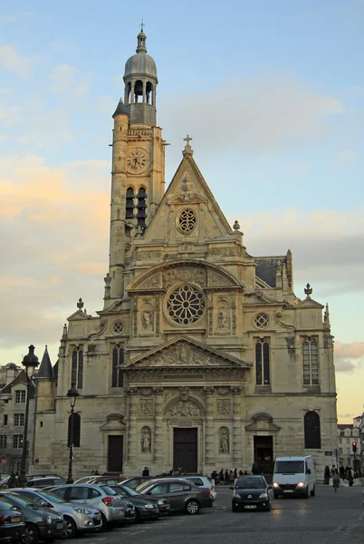 PARÍS, FRANCIA 18 DE DICIEMBRE DE 2011: Iglesia de Saint-Etienne-du-Mont cerca del Panteón de París —  Fotos de Stock