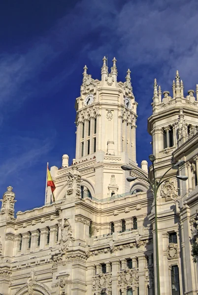 MADRID, ESPANHA - 25 DE AGOSTO DE 2012: Detalhes do Palácio das Telecomunicações - Câmara Municipal de Madrid na Praça Cibeles — Fotografia de Stock