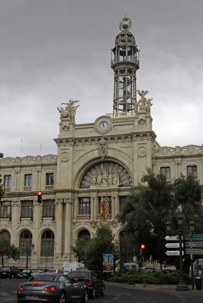 Valencia, 스페인-2012 년 8 월 26 일: 중앙 우체국 (인디 드 Correos y Telegrafos) 외관 — 스톡 사진