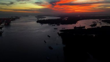 Vietnam 'da nehirde gün batımı