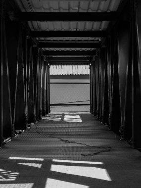 Güçlü Kontrastlı Çelik Çelik Çerçeve Yolu