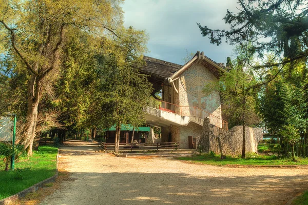 Stazione abbandonata di funivia, HDR — Foto Stock