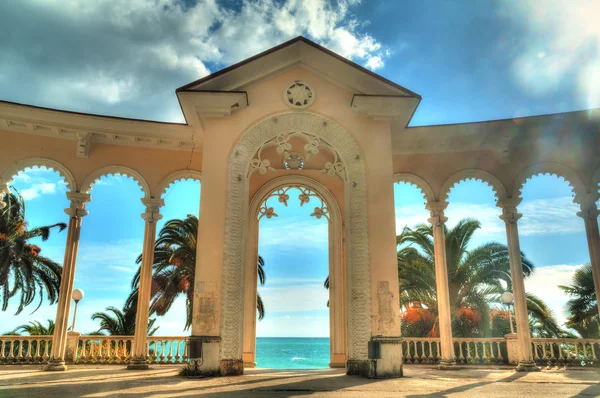 Fotvalvet Colonnade i Gagra, Abchazien, Hdr — Stockfoto