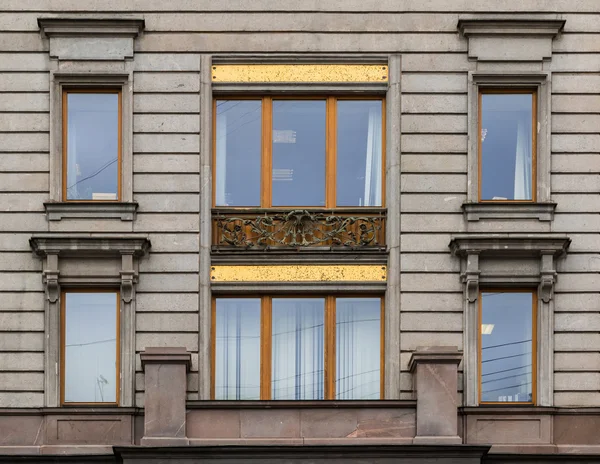 Ventanas en fila en la fachada de Singer House — Foto de Stock