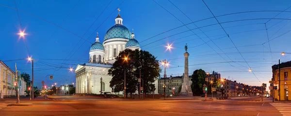 Night view of the Trinity Cathedral and crossroad — Stock Photo, Image