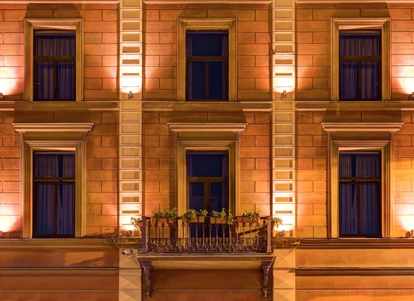 Windows na noc fasáda Angleterre Hotel — Stock fotografie