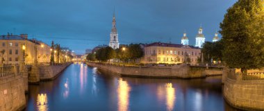 Kryukov kanal ve St. Nicholas deniz Katedrali gece görünümü