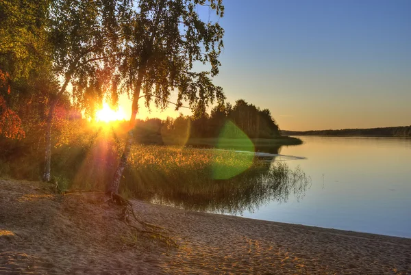 Sonnenuntergang am Fluss — Stockfoto