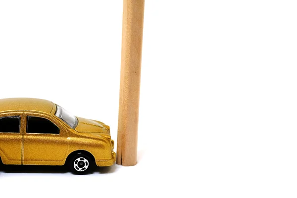 Золотые игрушечные автомобили — стоковое фото