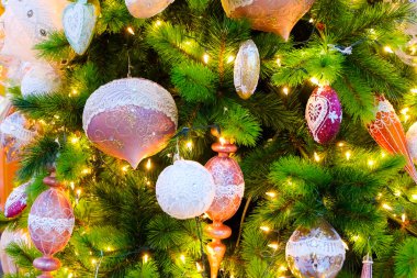 Madalyalı Noel ağacı