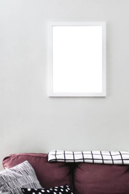 Oturma odasındaki duvara boş çerçeve posteri, fotoğraf modeli, çevrimiçi dükkanınız için tasarım