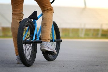 Bmx sürücüsü closeup görünümü