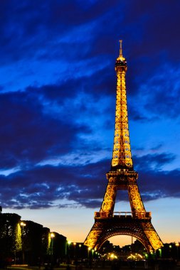 Eyfel Kulesi Paris Fransa gece 02.05.2012