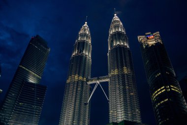 İkiz Kuleler Kuala Lumpur Petronas gece 27.12.2014