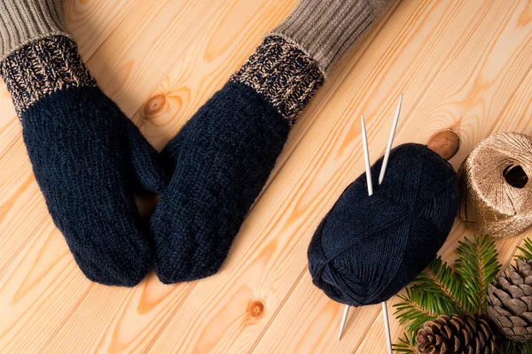 Knitted mittens and Christmas decorations — Stock Photo, Image