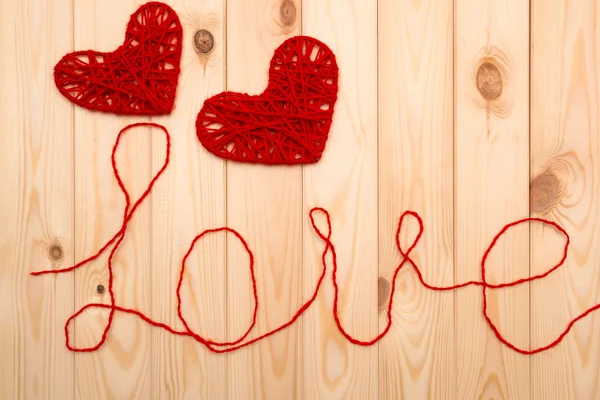Saint Valentin. Symboles d'amour - deux coeurs tricotés — Photo