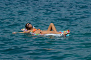 Şişme beach şişme kadın 