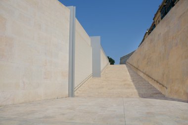 Geniş taş merdiven görüntülemek