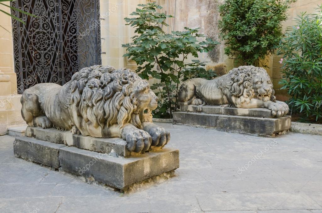 Two stone lions at the entrance — Stock Photo © AnnaLeish 86501274