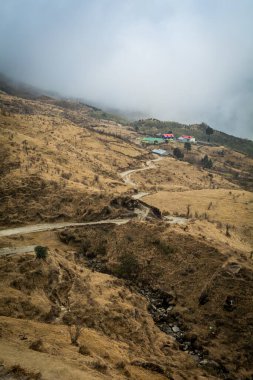 Tonglu yakınlarında güzel bir Himalaya köyü, Batı Bengal, Hindistan