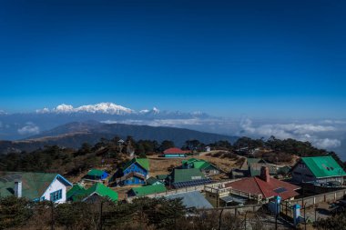 Sandakphu ve Uyuyan Buda güzel bir kış sabahı arka planda.