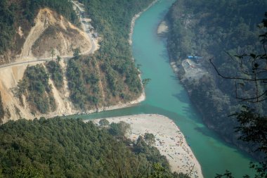 Kuzey Bengal Teesta ve Rangit nehirlerinin birleştiği Triveni Sangam 'ın hava manzarası turistler için popüler bir yer haline geliyor.