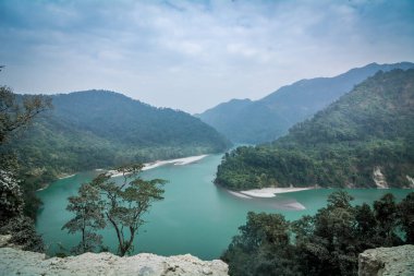 Kuzey Bengal 'in en önemli nehirlerinden biri olan Teesta Nehri' nin güzel manzarası