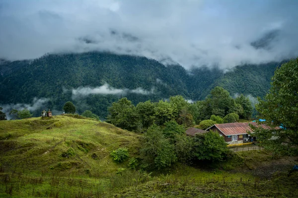 Tshoka Village Regazo Cordillera Del Himalaya Las Nubes Oeste Sikkim —  Fotos de Stock