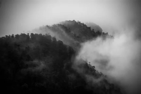 Capas Montaña Del Himalaya Cubiertas Nubes Una Tarde Sombría Vista — Foto de Stock