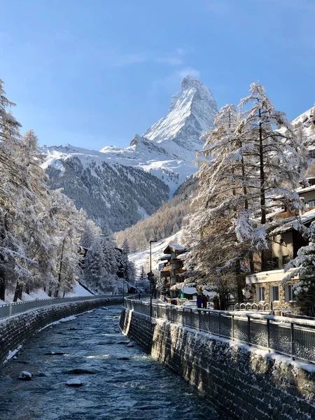 Bella Giornata Sole Zermatt Svizzera Con Alberi Innevati Montagne Tra Immagini Stock Royalty Free