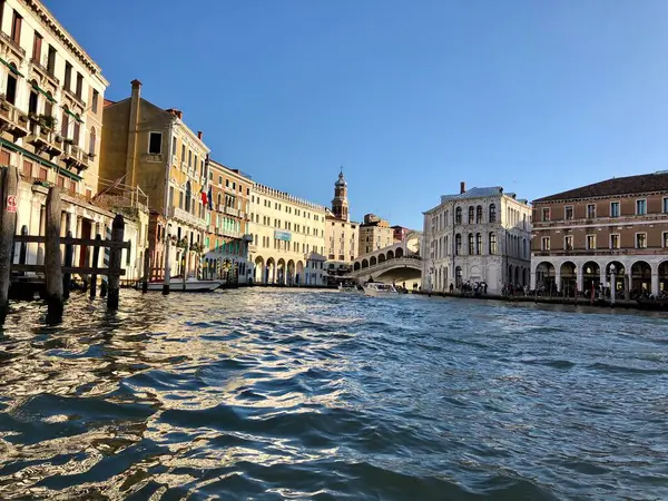 Día Soleado Venecia Italia Agua Una Góndola Con Vistas Puente — Foto de Stock