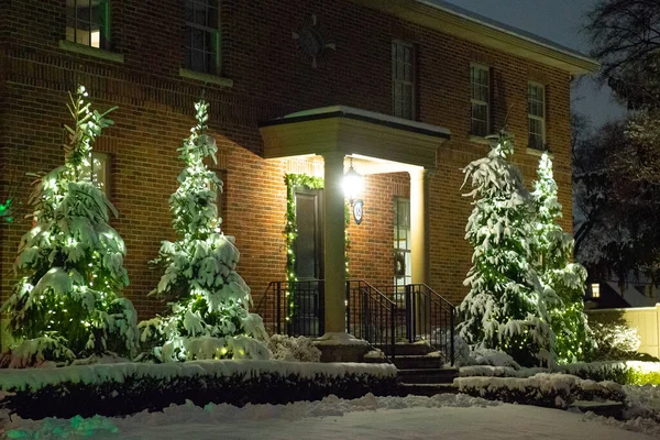 加拿大多伦多 2020年12月25日 多伦多装饰有圣诞彩灯的房子 — 图库照片