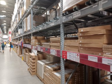 Toronto, On, Kanada - 21 Kasım 2024: Ikea mağazasındaki depo bölümünde.